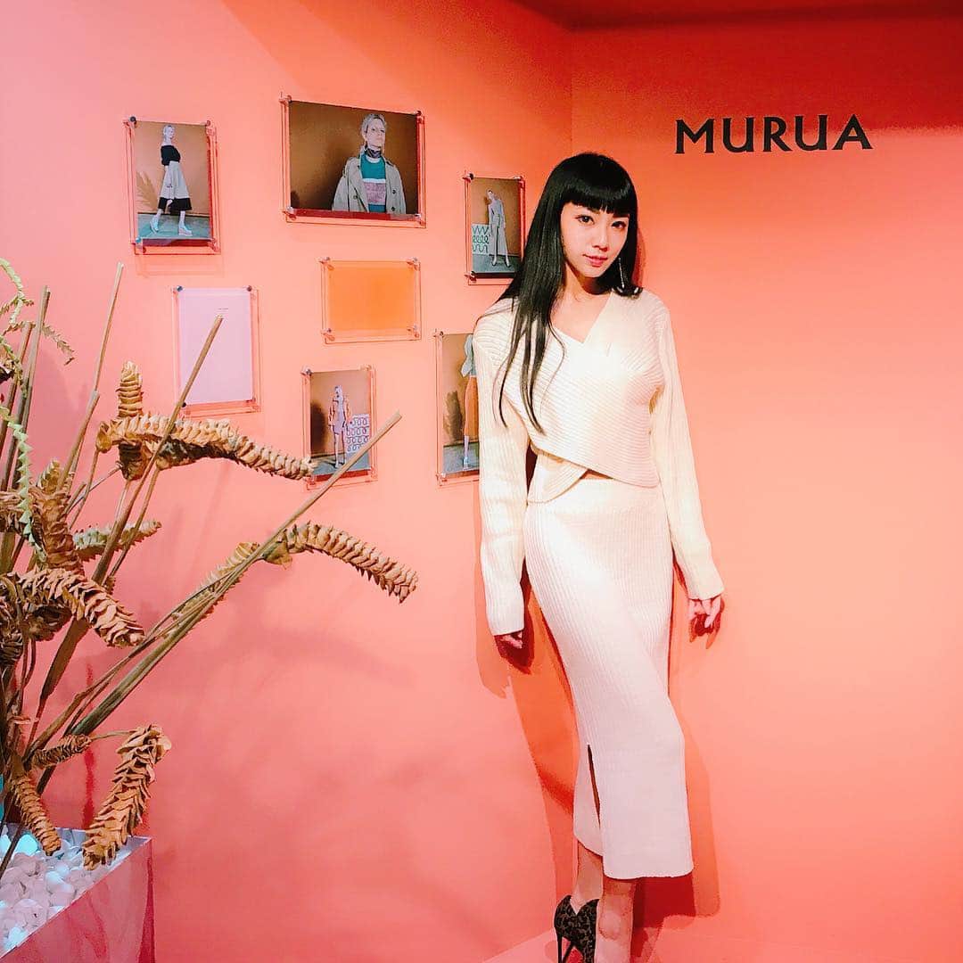 Ai（虫賀愛）さんのインスタグラム写真 - (Ai（虫賀愛）Instagram)「MARK STYLER EXHIBITION 2019 Spring and Summer * * #markstyler #murua #murua_official  #love #fashion #spring  #summer #ss」11月22日 19時25分 - ai.mushiga