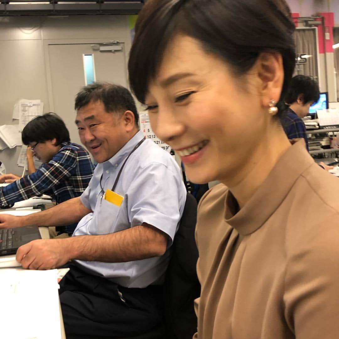 フジテレビ「プライムニュース イブニング」さんのインスタグラム写真 - (フジテレビ「プライムニュース イブニング」Instagram)「見た目ほど、怖くないんです。  #反町理　 #島田彩夏 ワンピース　#paulstuart ピアス　#アビステ #プライムニュースイブニング #倉田大誠　#木村拓也　#海老原優香　#酒井千佳　#中川真理子　#小澤陽子  #上中勇樹　#今湊敬樹 #フジテレビ　#アナウンサー 公式HP：http://www.fujitv.co.jp/prime_evening/」11月22日 19時51分 - livenews_it