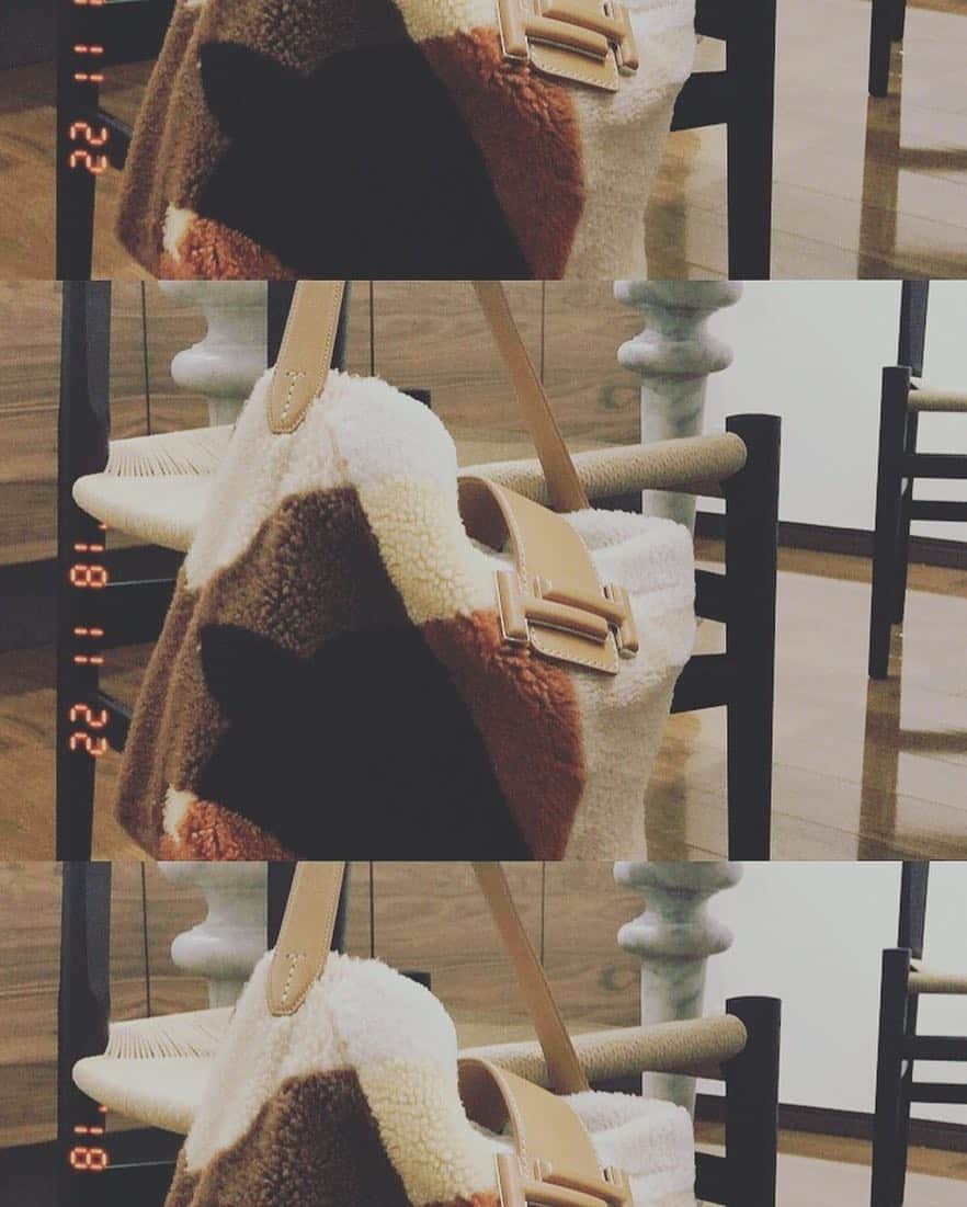 のインスタグラム：「ふかふか〜のもこもこ〜が仲間入り。 #Tods @tods」