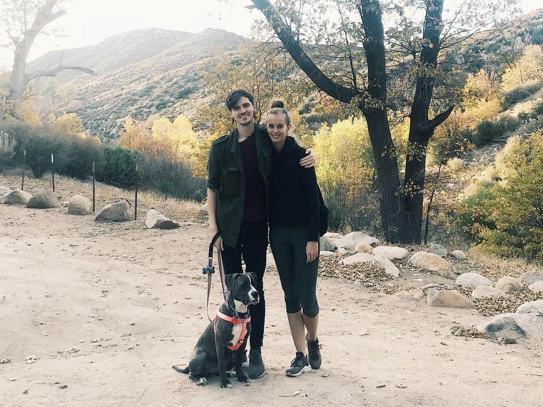 Breonne Rittingerのインスタグラム：「What a year. But couldn’t had done it without these two. So thankful for everything they have done and continue to do for me. Both of them bring me so much happiness and love. This year has been a HUGE year for our little family. From moving to the mountains in California, to the lost in our family and just daily life. I seriously have the best little family in the world. Can’t wait for the holidays and family time to begin in our new home. As many things there are to be sad about there so many more things to be thankful for. ❤️ #happythanksgivng #family #mountainlife #california #louise」