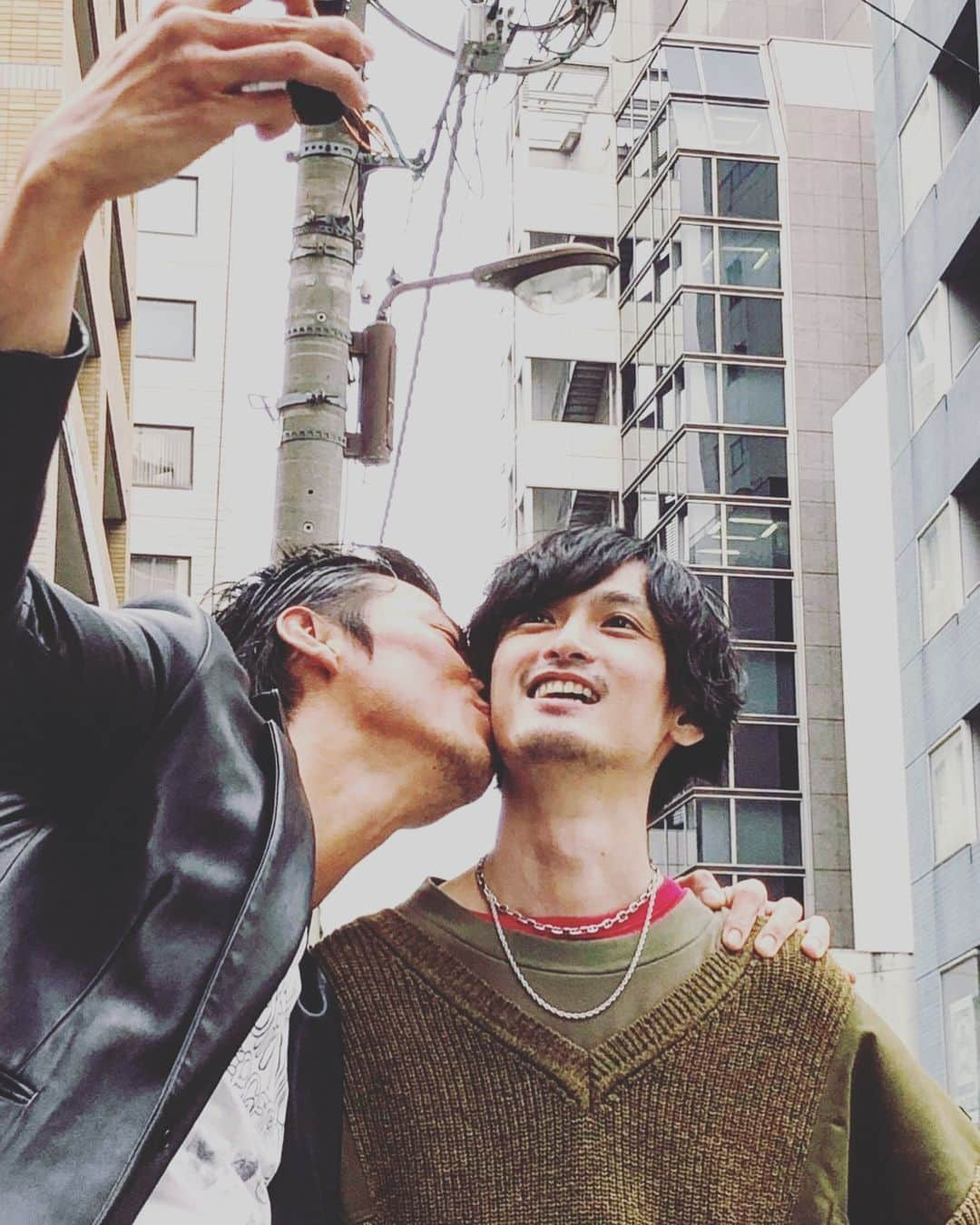 岩永洋昭さんのインスタグラム写真 - (岩永洋昭Instagram)「最近よく会う元嫁と、色々と撮影して頂きました📸 1日早い誕生日まで祝って頂き、感謝です☻ ご期待下さい。 #てれびくん #仮面ライダーooo  #仮面ライダーバース」11月22日 22時36分 - hiroaki.iwanaga