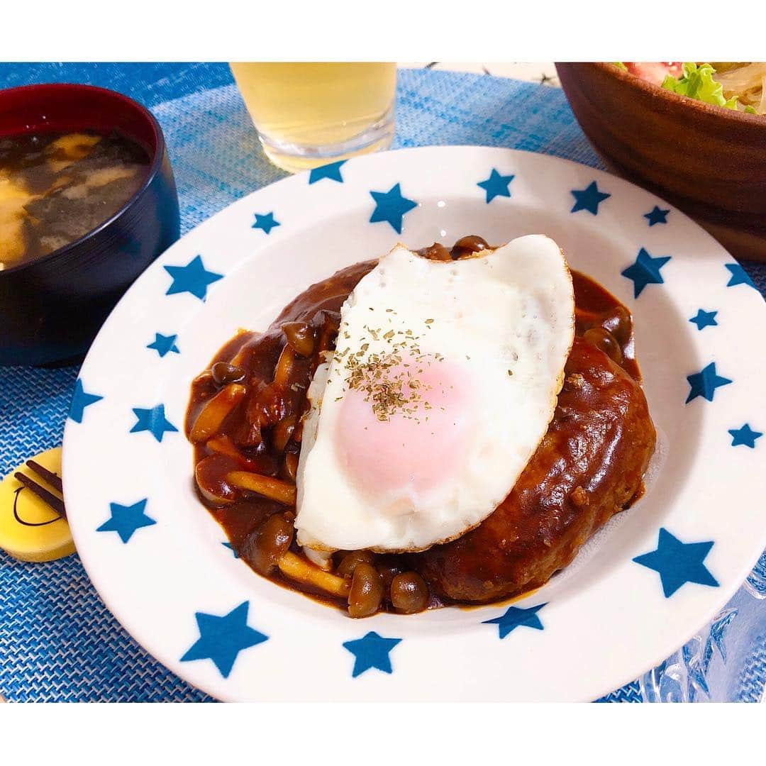 森脇亜紗紀さんのインスタグラム写真 - (森脇亜紗紀Instagram)「👩🏻‍🍳❤︎ #asakitchen 金目鯛とっても美味しかった〜！ 最近からだに優しい和食ばっかりだから 彩のある洋食も載せとこうと思ったら 基本茶色だった。🙊笑 ・ よくお料理載せてほしいと嬉しい リクエスト頂くので、久々に。❤︎ #asakitchen #料理#趣味#手作りごはん #金目鯛の煮付け #豚汁 #ハンバーグ #スープカレー」11月22日 22時52分 - asaki516