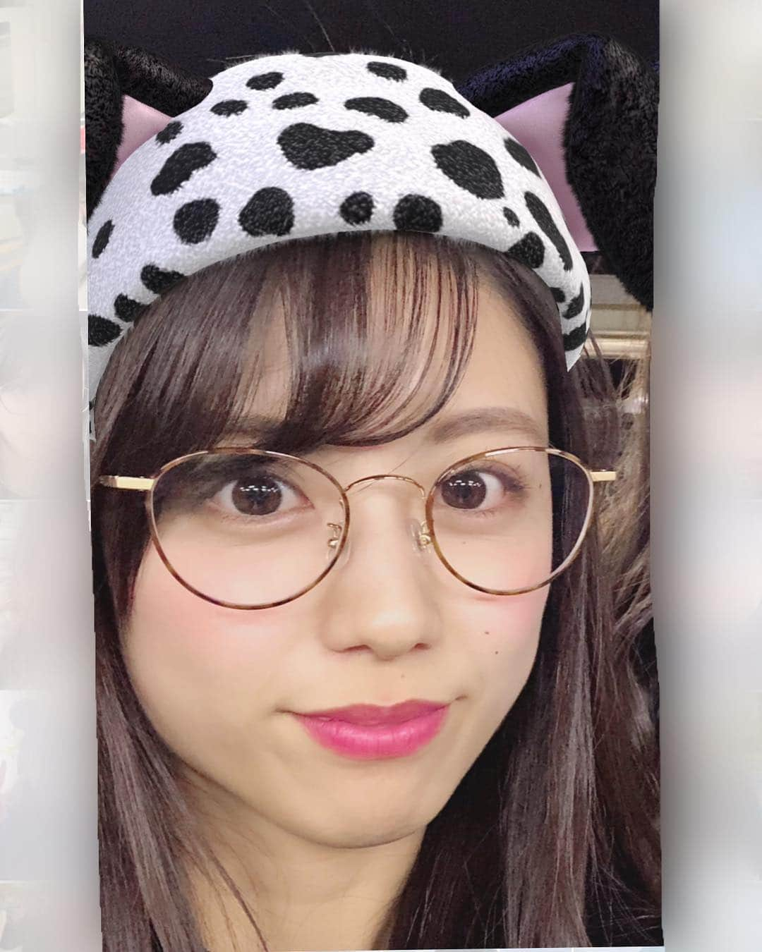 西村まどかのインスタグラム：「テーマがわからんwww 最近の流行りは被り物。 冬だから頭寒いしね。 #西村まどか #お天気お姉さん #メガネ女子 #メガネは専ら丸渕派です #これ伊達だと思うでしょ？ #ガチメガネです #まどかです」