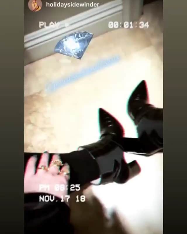 ジェロームCルソーのインスタグラム：「Happy Thanksgiving! My musical crush @holidaysidewinder in her Rousseau booties. Watch her exceptional clip for new song Leo! X」