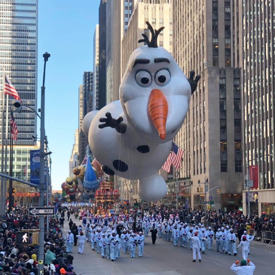 久保田智子のインスタグラム：「🤡 Happy #thanksgiving #macysthanksgivingdayparade」