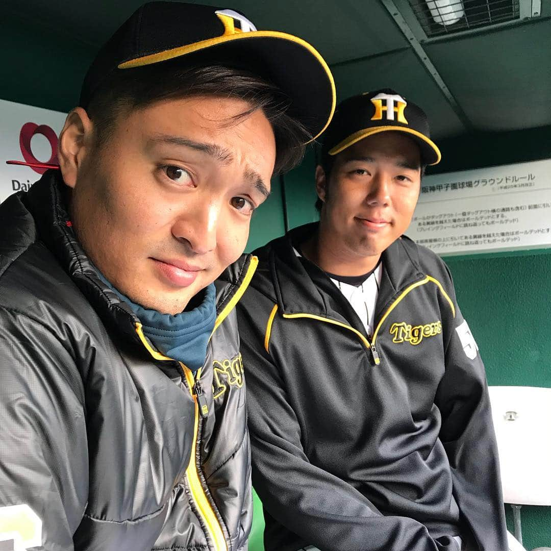 阪神タイガースさんのインスタグラム写真 - (阪神タイガースInstagram)「ストーリーでファン感の模様を伝えてくれた秋山投手と虎トーク王子の青柳投手！ #秋山拓巳 選手 #青柳晃洋 選手 #秋山投手のストーリーもチェックしてね #虎トーク #彼氏にしたいのは… #阪神タイガース #ファン感謝デー」11月23日 16時52分 - hanshintigers_official