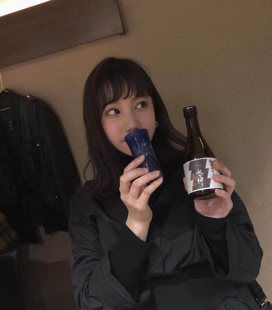 高野祐衣さんのインスタグラム写真 - (高野祐衣Instagram)「先日飲んだ日本酒はこちら🍶 岩手県の、あさ開 純米酒大辛口 「水神」 .  後味のキレが良く、 お料理との相性が抜群でした☺︎ 切子のグラスもお洒落♡  #日本酒 #日本酒女子  #岩手 #水神」11月23日 15時50分 - yuipooon12_06