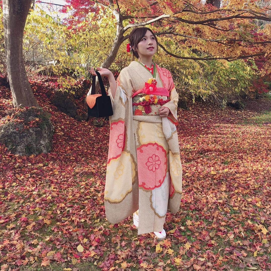 左伴彩佳さんのインスタグラム写真 - (左伴彩佳Instagram)「成人式の前撮りをしたときの🍂🍁 着物はお母さんのお下がり👘 ・ #着物 #成人式前撮り」11月23日 9時48分 - hidaaya_729