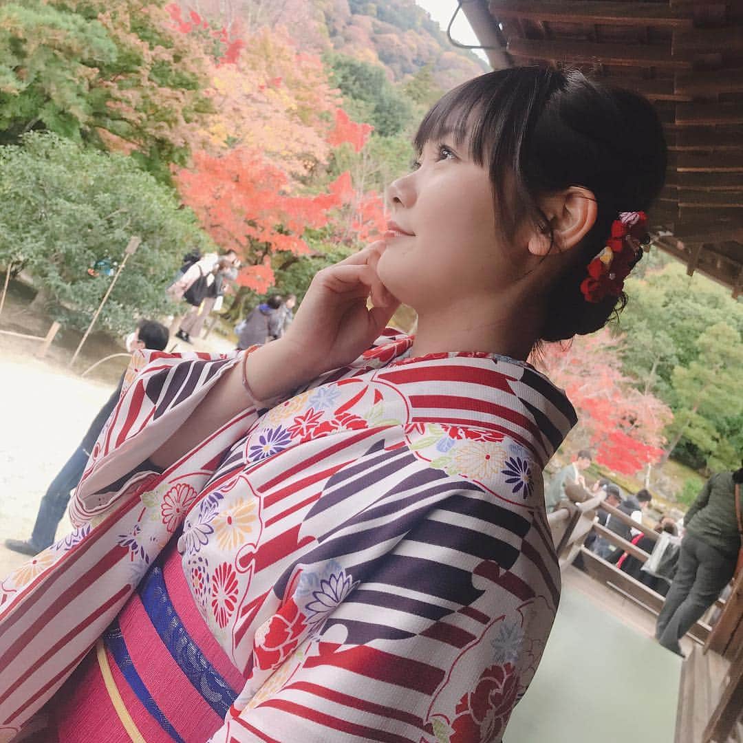 五比桐美憂のインスタグラム：「もう少しで紅葉🍁も終わり？？ 無条件に可愛さが増える 着物MAJIK。  #嵐山 #着物  #京都」