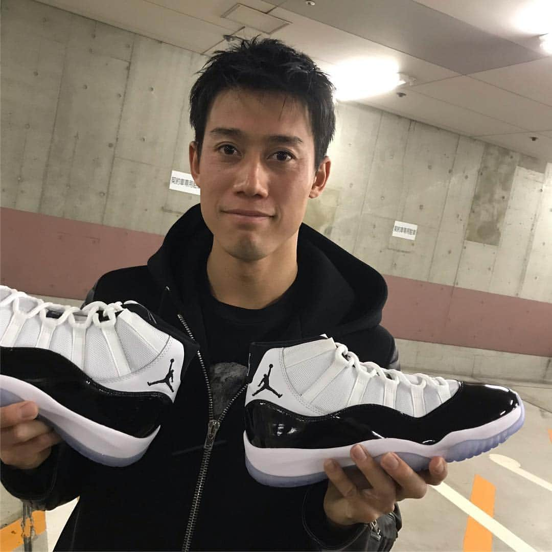 錦織圭さんのインスタグラム写真 - (錦織圭Instagram)「Every shoe tells a story!  In 1995 Michael Jordan wore the Jordan11 in the NBA play-offs. Now they are bringing them back! #aj11concord @jumpman23 👍👍👍👍」11月23日 9時54分 - keinishikori