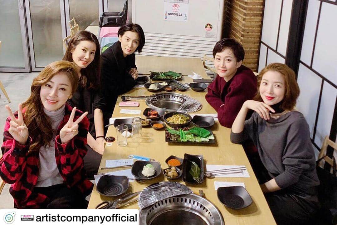 ユン・セアさんのインスタグラム写真 - (ユン・セアInstagram)「#마포숯불갈비#정아언니#크게한턱🎁 #SKY캐슬」11月23日 10時47分 - loveyoonsea