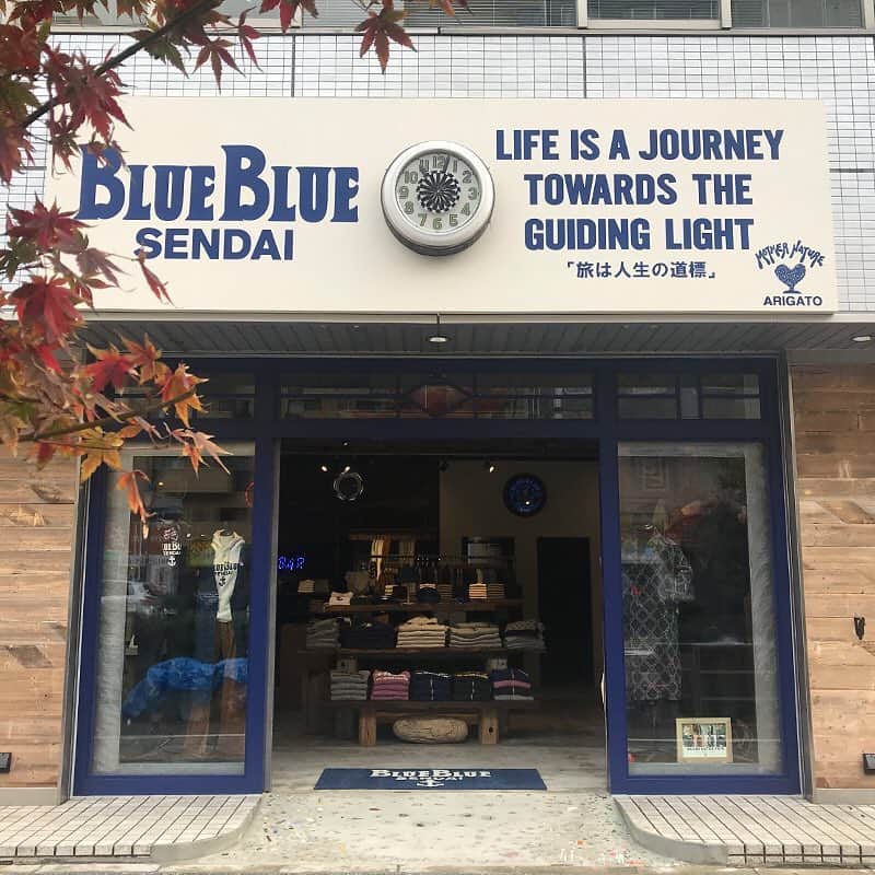ハリウッドランチマーケットさんのインスタグラム写真 - (ハリウッドランチマーケットInstagram)「. 【BLUE BLUE SENDAI】NEW OPEN 本日2018年11月23日、仙台市青葉区国分町に"BLUE BLUE SENDAI"がオープンしました。 BLUE BLUE SENDAI限定商品や先行発売の商品も多数ご用意しています。 . また、天然酵母や有機栽培の素材を活かしたベーカリー「ロータスバゲット」も併設しています。  焼き立てのスコーンやお飲み物に加え、仙台限定メニューを提供いたします。 .  スタッフ一同、皆様のお越しを心よりお待ちしています。 . ▶詳細はストーリーズのリンクよりご覧いただけます。 . BLUE BLUE SENDAI ブルーブルー仙台 宮城県仙台市青葉区国分町1-8-10 022-748-7991 11:00～20:00 . #blueblue #ブルーブルー #hollywoodranchmarket #ハリウッドランチマーケット #bluebluesendai #ブルーブルー仙台 #lotusbaguette #仙台ロータス #miyagi #sendai #seilin #聖林公司」11月23日 11時05分 - seilin_official