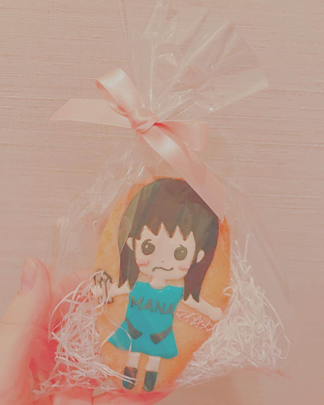 坂本舞菜のインスタグラム：「🍪💓 えりなちゃんから頂いた アイシングクッキー^_^ アリス十番みんなに(T-T) めっちゃかわいい！ 私いつもフォーメーションの ノートとペン持ってるから えんぴつ持ってる😂笑 そんなえりなちゃんは ついに本日卒業式です(T-T) ラストステージ見に来てね！ 最後までアリス十番9人で 楽しみたいと思います(T-T) #アイシングクッキー #🍪」