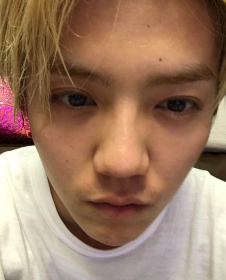 ルハンのインスタグラム：「👋🏻🤔😎」