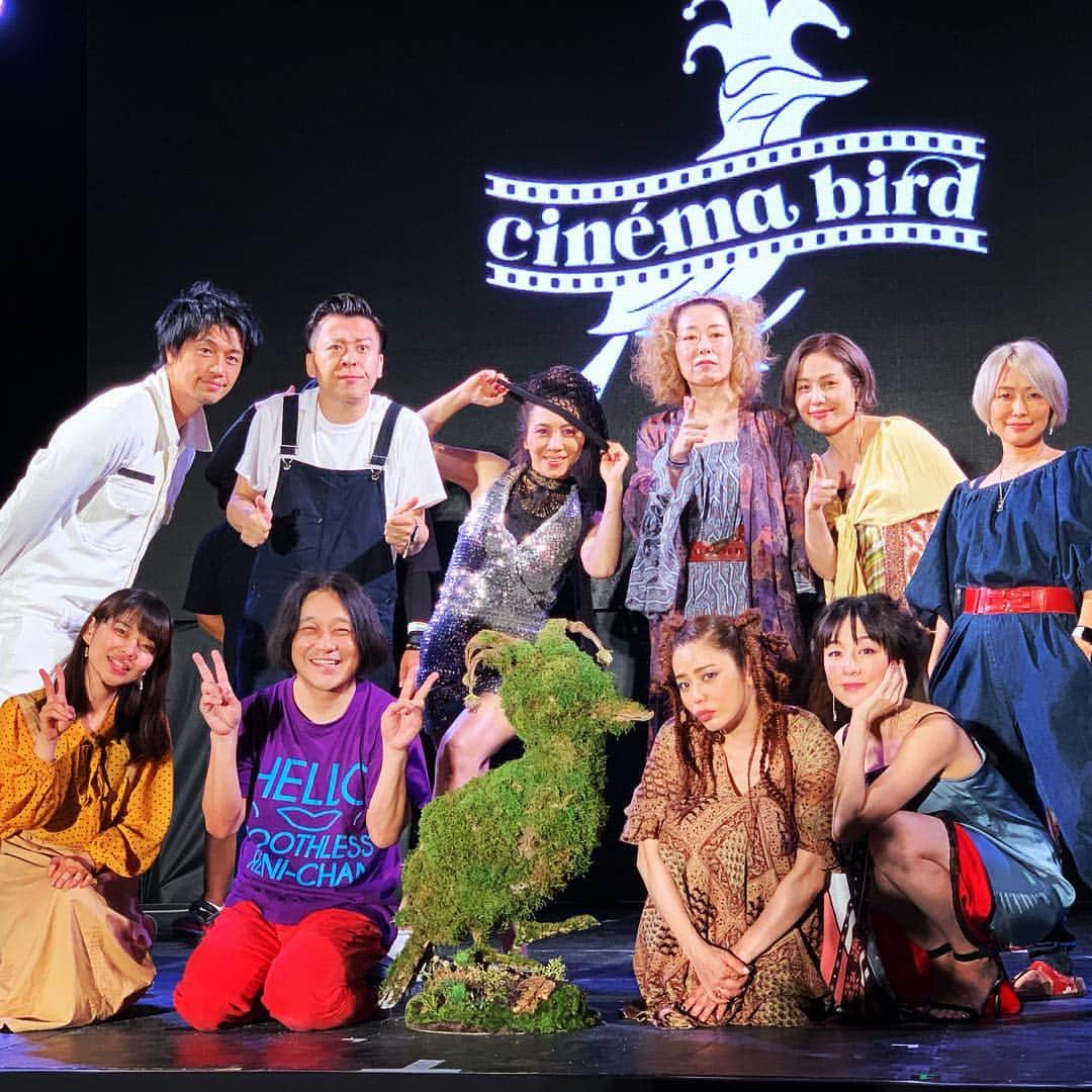 伊藤歩さんのインスタグラム写真 - (伊藤歩Instagram)「Cinéma🍀Bird どこまでも飛んでゆけ〜🕊 #cinémabird#cinémaband#lovejapan#beatifulmind#takumisaitoh#chara#ayumiito#catlover#happymoment#okinawajapan#沖縄#海好き#猫好き#シネマバード#斎藤工#チャラ#なんくるふぉー#ミラクルひかる#永野 さん#ごうき#古賀小由実#伊藤歩#昼顔#夫婦#鬼嫁#沖縄にまで参上」11月23日 14時49分 - ayumi__ito