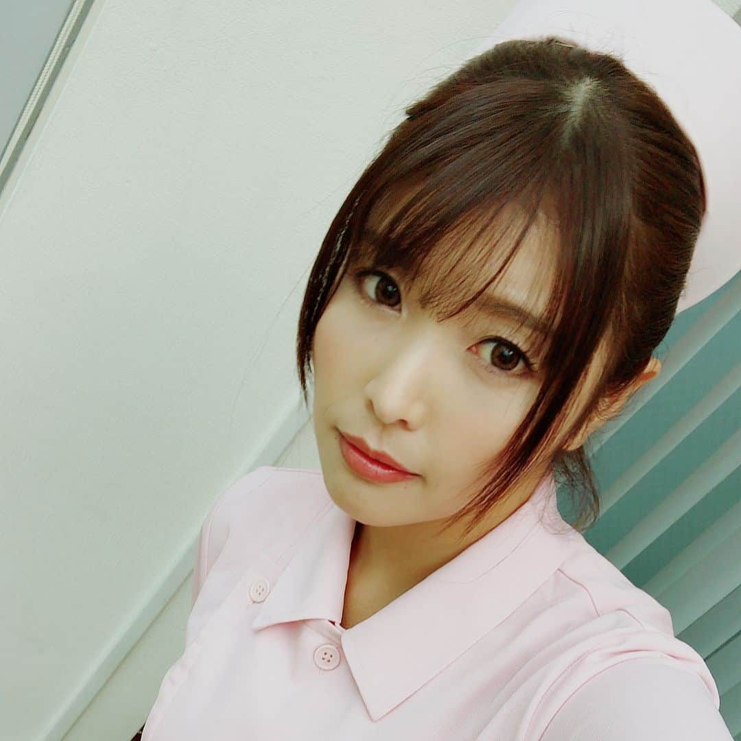 新村あかりのインスタグラム：「今日はグローリークエストさんで撮影です！ナース✨✨✨ いぢめられてきまする…」