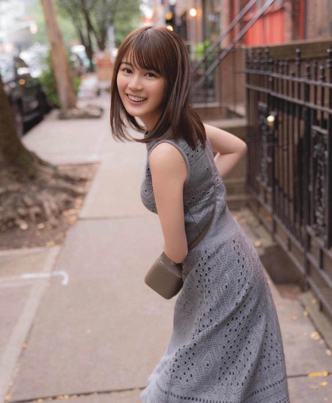乃木坂　生田絵梨花　キレイ神様と待ち合わせした女 Tシャツ Mサイズ ☆ 生田絵梨花 写真集 インターミッション 乃木坂46 巨乳 美女