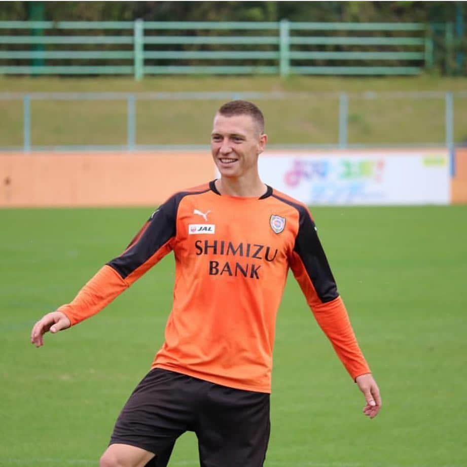 ミッチェル・デュークのインスタグラム：「Last home game of the season tomorrow 🧡」