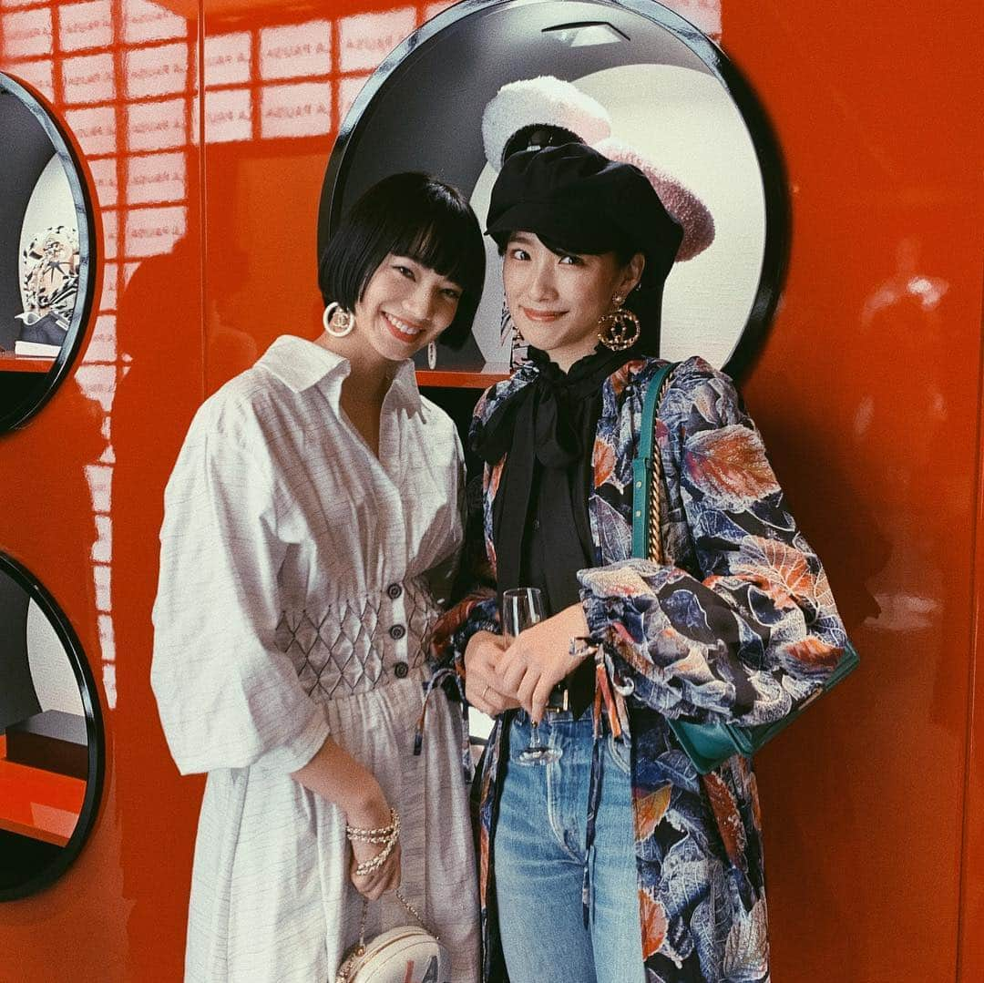 中田クルミさんのインスタグラム写真 - (中田クルミInstagram)「with lovely @konichan7 🥰 CHANELの期間限定ブティックが代官山にオープンしてるよ！クリスマスギフトにぴったりなアイテムが沢山〜💝🎅 #chanelindaikanyama #chanelcruise @chanelofficial」11月23日 18時51分 - kurumi_nakata