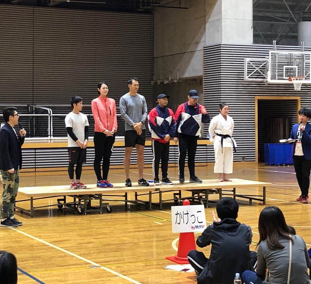 大山加奈さんのインスタグラム写真 - (大山加奈Instagram)「. . 親子スポーツチャレンジ2018 . . 4〜6歳のこどもたちと その保護者の方と一緒に 楽しく身体を動かしました‼︎ . . やっぱり親子教室好きだなー‼︎ みんなとってもかわいかったし 保護者のみなさんの笑顔も最高でした‼︎ . . 参加してくださったみなさま 関係者のみなさま ありがとうございました😊 . . 右代さんがいたので わたしの大きさがあまり目立たなくて 嬉しい1日でした笑。 . . しかし弱そうな構え😩笑。 . ,  #親子スポーツチャレンジ」11月23日 19時56分 - kanaoyama0619