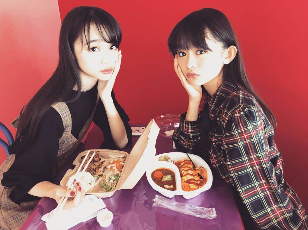 ニコ☆プチのインスタグラム：「🍽 おしゃれランチしてるめあきの姉さん👩‍❤️‍💋‍👩 #林芽亜里  #藤村木音 #オフショット」