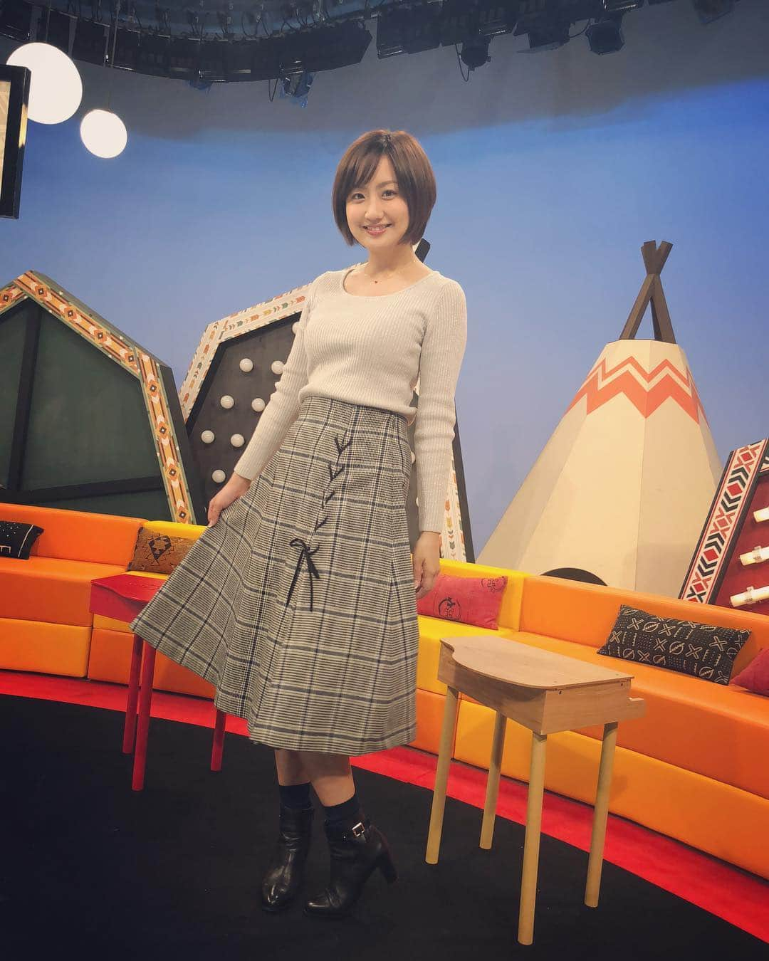 麻生夏子さんのインスタグラム写真 - (麻生夏子Instagram)「本日11/17放送のtvk「吉田山田のドレミファイル」衣装。 . @beradiance のニットとスカート。 チェックは外さない❤️プライベートでもチェック率高めです。 . いつも素敵なお衣装ありがとうございます！！ . 明日も22時からオンエアあります。見てね☺️ . #吉田山田のドレミファイル #BERADIANCE #instafashion #fashion #coodinate #ootd」11月23日 20時21分 - natsukoaso0806