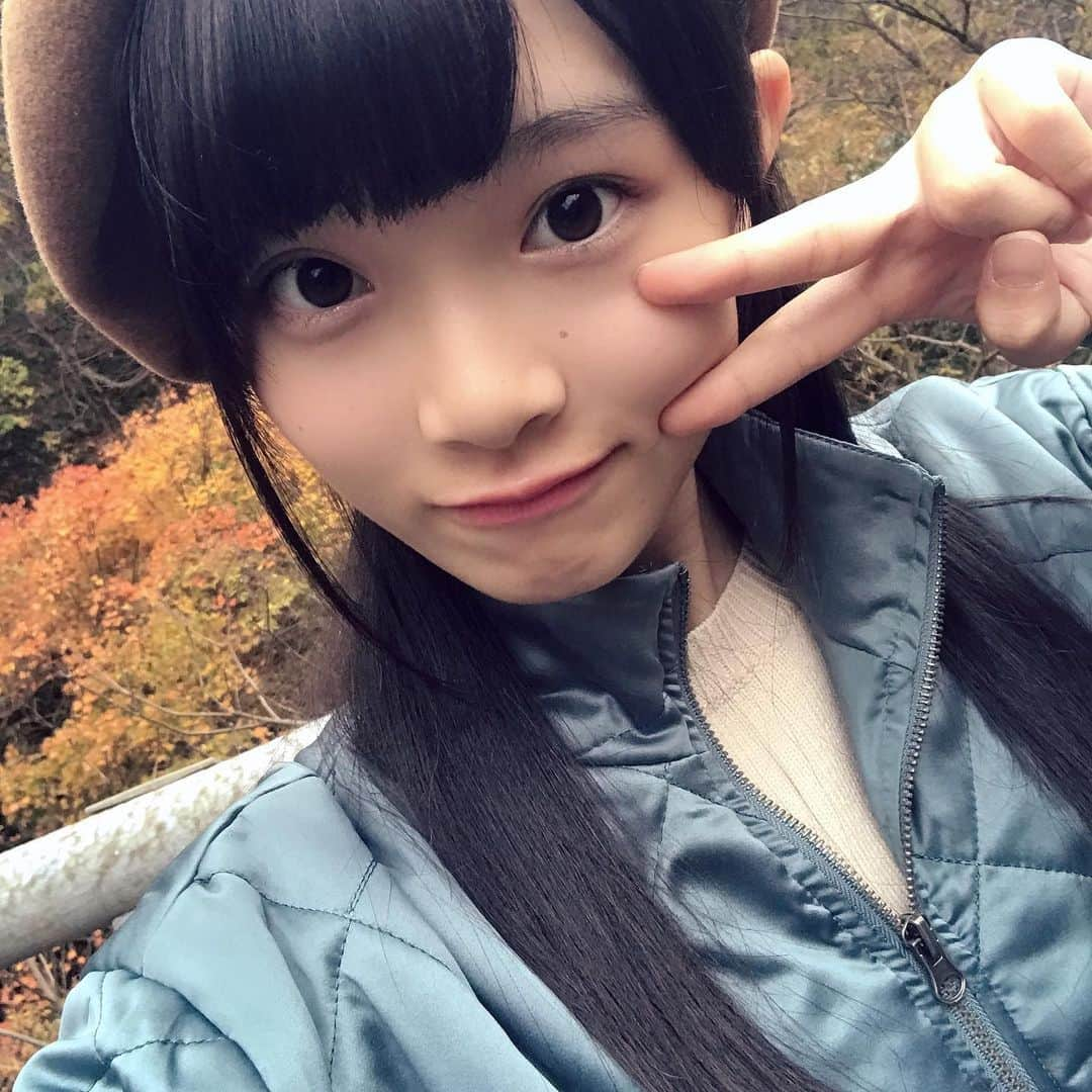 小越春花さんのインスタグラム写真 - (小越春花Instagram)「写真がまだまだあるよおお〜☺️ 紅葉っていいね〜(*´∀｀*)b  #小越春花#ngt48#生写真#秋#オフショット#赤#オレンジ」11月23日 20時26分 - haruka_2525_ngt48