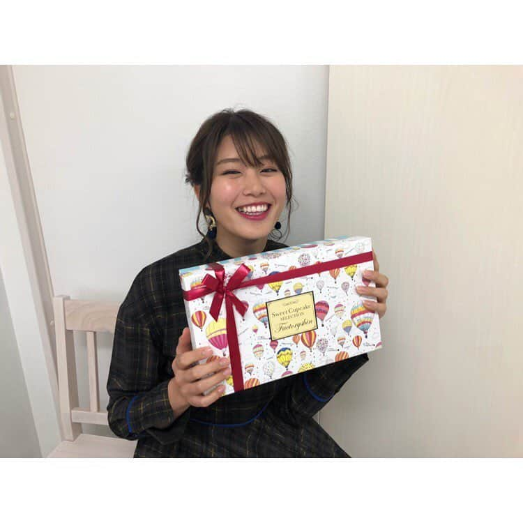 稲村亜美さんのインスタグラム写真 - (稲村亜美Instagram)「今夜21時〜テレビ朝日 金曜★ロンドンハーツ に出演します🌈🌈 ぜひみてくださいー！！！ #今日おかしを差し入れでもらって #テンションあがりました ❤️❤️❤️❤️」11月23日 20時59分 - inamura_ami