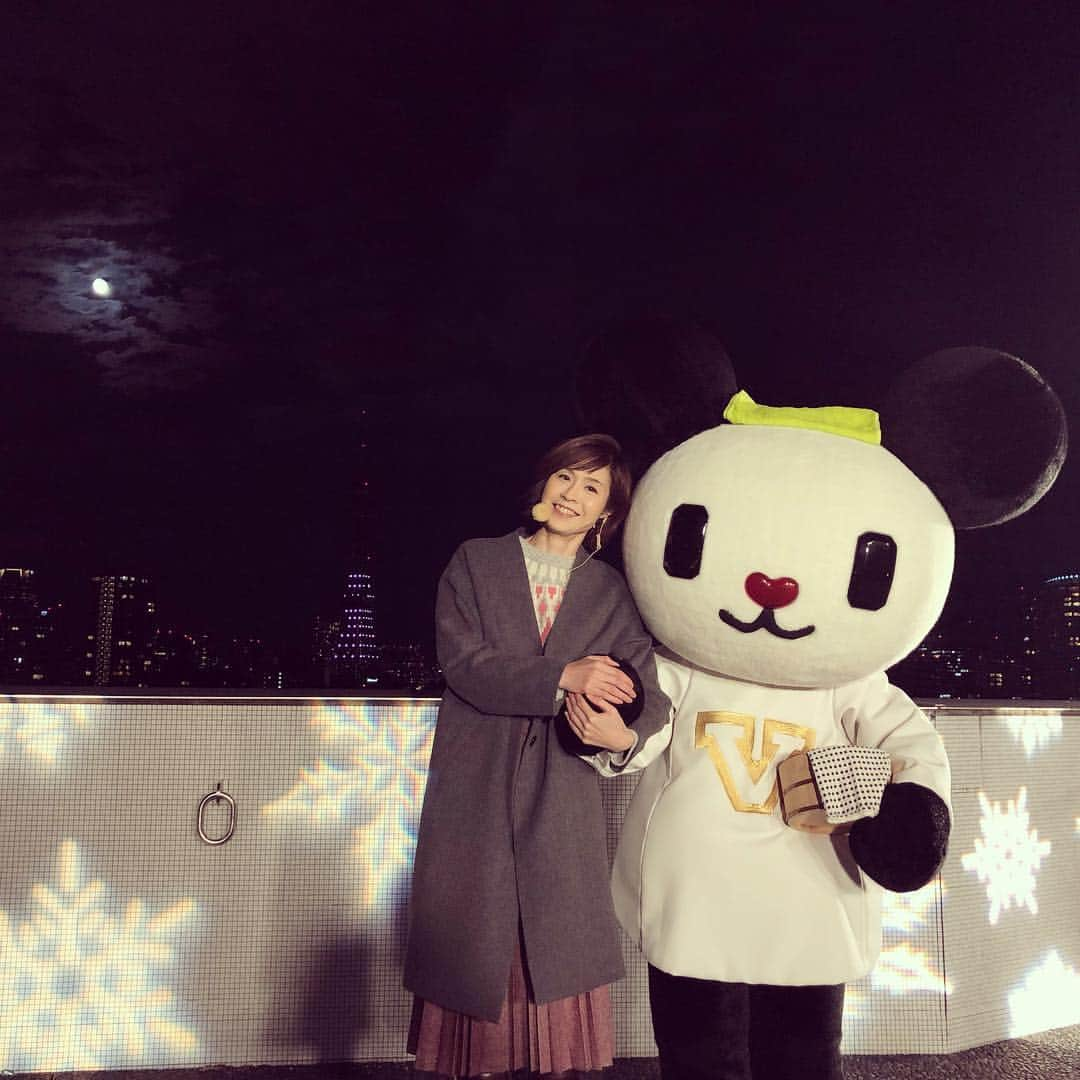 今村涼子さんのインスタグラム写真 - (今村涼子Instagram)「#東京タワーと満月 そして 風呂桶を持つ#ゴーちゃん 今日は勤労感謝の日。 みなさまお疲れ様です！」11月23日 21時23分 - ryoko.imamu