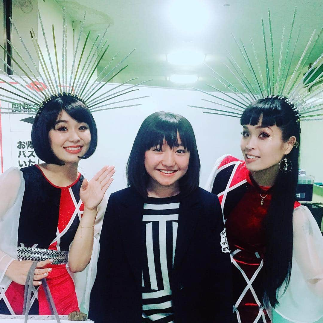 谷花音さんのインスタグラム写真 - (谷花音Instagram)「今日はチャラン・ポ・ランタンさんのライブに行ってきました😍  結成10周年目突入記念 “大拍乱会”  チャランポさんのライブに行くのは初めてだったので、前日からワクワクしてました😁  beポンキッキーズで一緒にお仕事して以来 約４年ぶりの再会😘  ワイワイ盛り上がりとっても楽しかったです😆  ライブの終わりに一緒に写真を撮らせて頂きました📷  また会いに行きます😍  #谷花音 #チャラン・ポ・ランタン #もも #小春 #ライブ #結成10周年 #大拍乱会 #LIVE #NHKホール」11月23日 21時19分 - t_kanon_ta