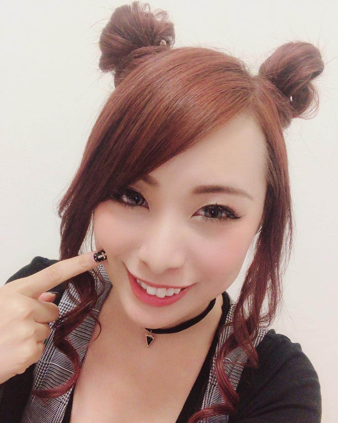 のインスタグラム：「今日はお団子ヘアでーした🍡 . 春麗してからお団子ヘアにハマってます◎ . #Aldious #AldiousMarina #アルディアス #drummer #drums #ドラム #ドラマー #hair #hairstyle #ヘアアレンジ #お団子ヘア」