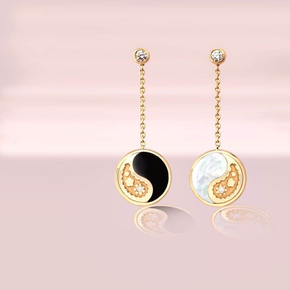 カレライカレラのインスタグラム：「New contemporary Aqua earrings - mix and match your everyday !」