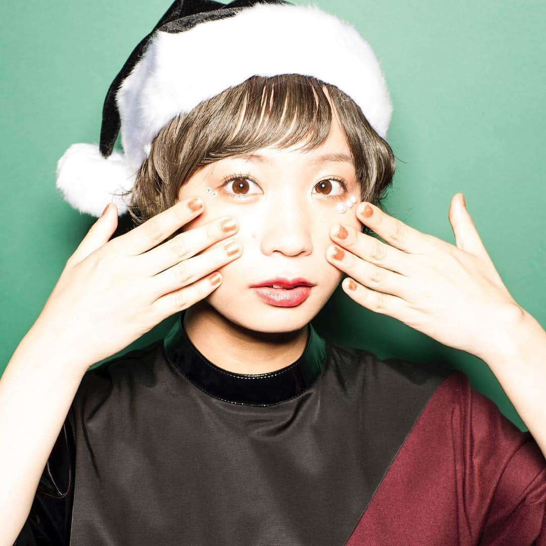 smartさんのインスタグラム写真 - (smartInstagram)「【BiSH Black X'mas】 モモコグミカンパニー サンタ #smart1月号 #bish #bishのブラッククリスマス #bishsmart #モモコグミカンパニー #BiSH_stereofuture  #未掲載カット #6ページ特集」11月23日 22時03分 - smart_tkj