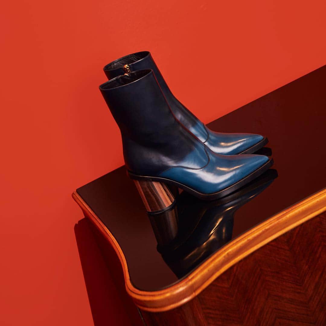 ポールスミスさんのインスタグラム写真 - (ポールスミスInstagram)「Shop the Italian made ‘Maura’ boot first seen on the runway at Paris Fashion Week.  #PaulSmith #footwear #shoes #boots #PFW」11月23日 22時09分 - paulsmithdesign