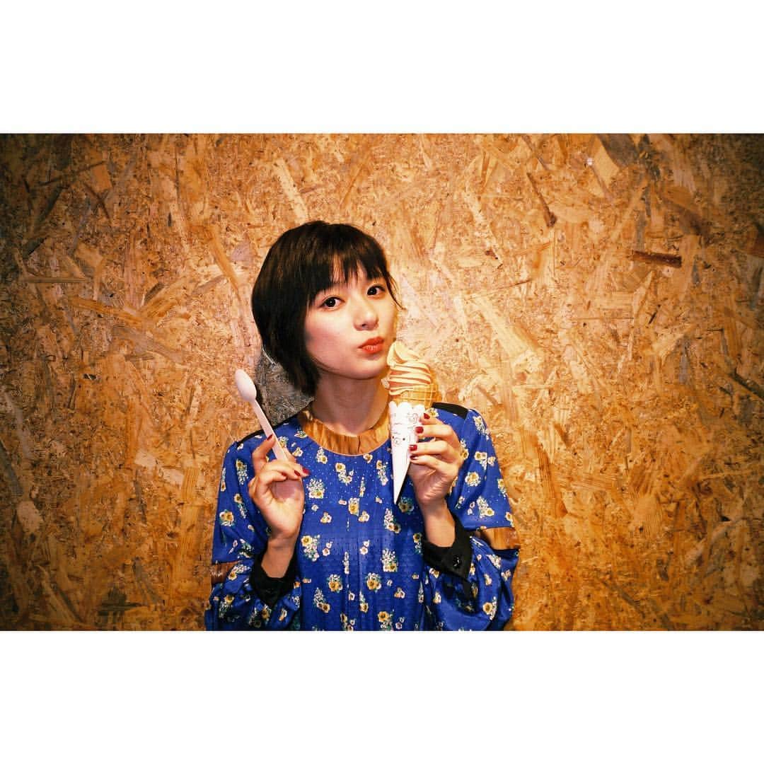 芳根京子さんのインスタグラム写真 - (芳根京子Instagram)「ひとりで食べきれず みなさんと🍦  #film #北海道 #BLT」11月23日 23時08分 - yoshinekyoko