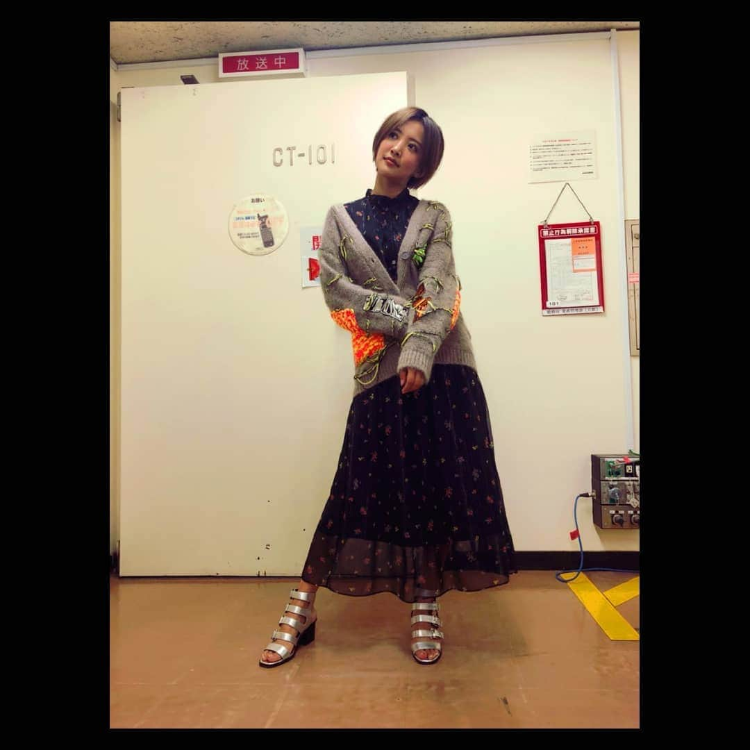 夏菜さんのインスタグラム写真 - (夏菜Instagram)「NHK"宝メシ"🍙⭐️ dress:@coel_y ｢じんだ｣優勝したよーー😍 今年一番興奮しました😂❤️ Stylist:@ayumi__y Hairmake:@moriyukio_roi  #じんだ#白川郷#nhk」11月23日 23時29分 - natsuna_official