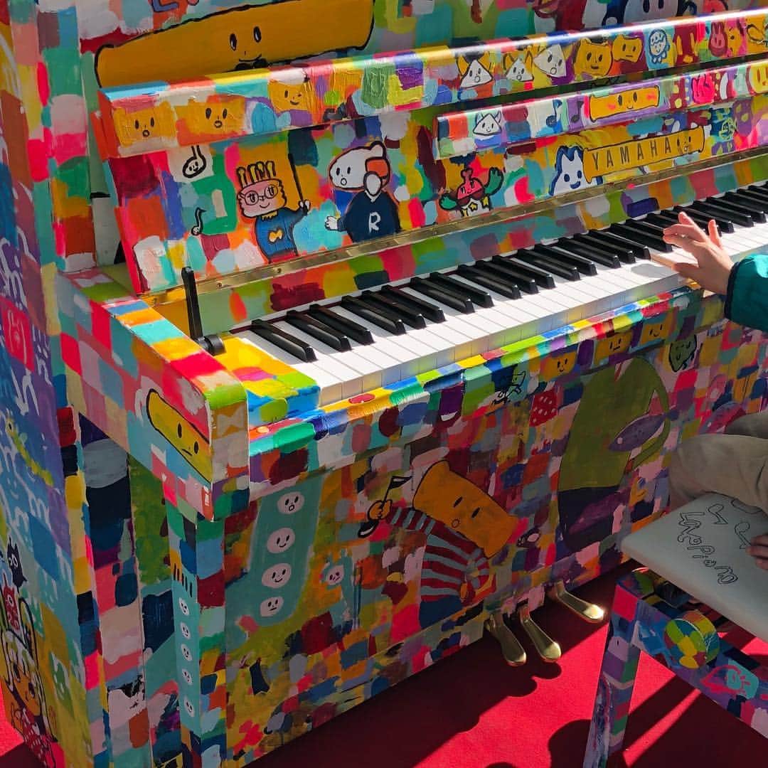 亀田誠治さんのインスタグラム写真 - (亀田誠治Instagram)「超楽しいピアノを発見！😍 子供たちの行列ができていました。音楽が好きになるきっかけになるといいですね。 #LovePianoYamaha #二子玉川ライズ」11月24日 3時21分 - kameda_kamera