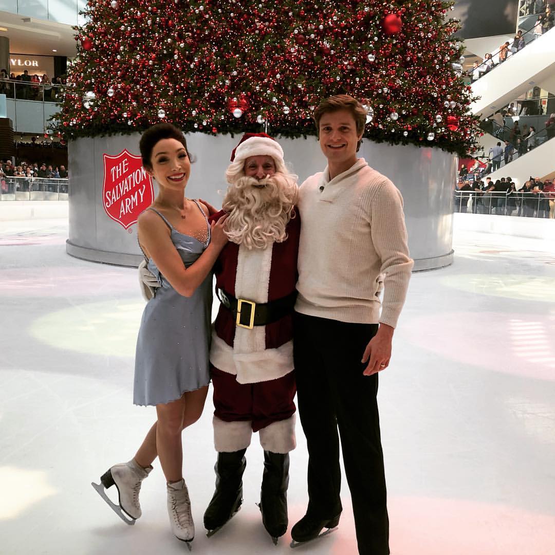 のインスタグラム：「Almost definitely on the “Nice List” now... Happy shopping everyone!  Thank you @galleriadallas - and excited to do it again tomorrow at 6pm!」