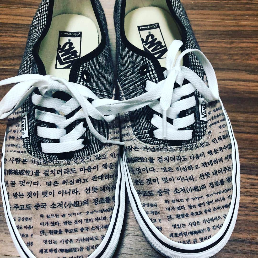 Paloaltoのインスタグラム：「멋있는 사람은 가난하여도 궁상맞지 않고 인색하지 않다. 폐포파립을 걸치더라도 마음이 행운유수와 같으면 곧 멋이다. 멋은 허심하고 관대하며 여백의 미가 있다. 받는 것이 멋이 아니라, 선뜻 내어주는 것이 멋이다. - 피천득 [인연]」