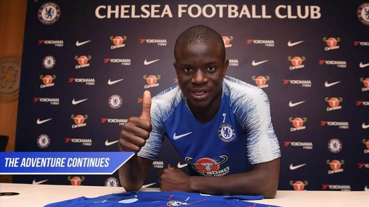 エンゴロ・カンテのインスタグラム：「I have chosen to join @chelseafc in 2016 as it has always been my priority. I want to thank the Management of the Club, the President and my agent for making this agreement possible. I am grateful to my teammates and to our amazing fans as the adventure continues. Common’ Chelsea!」