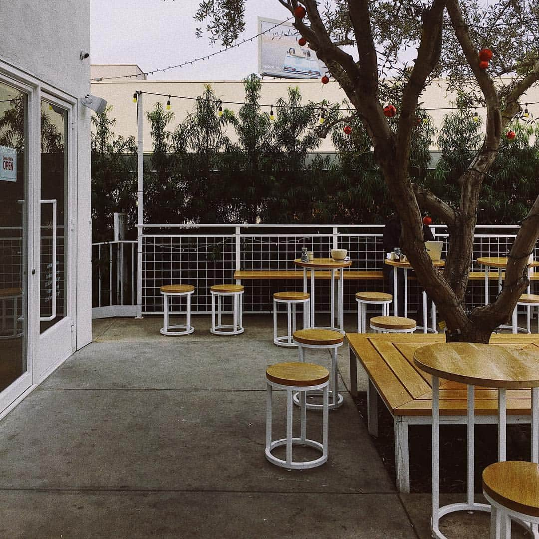 エリック・レヴァさんのインスタグラム写真 - (エリック・レヴァInstagram)「los feliz haunts」11月24日 5時59分 - ericleva