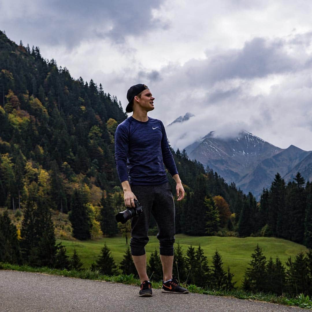 Alex Sinicynのインスタグラム：「#FlashBackFriday to the mountains and warmer weather 📸 @saulius.a」