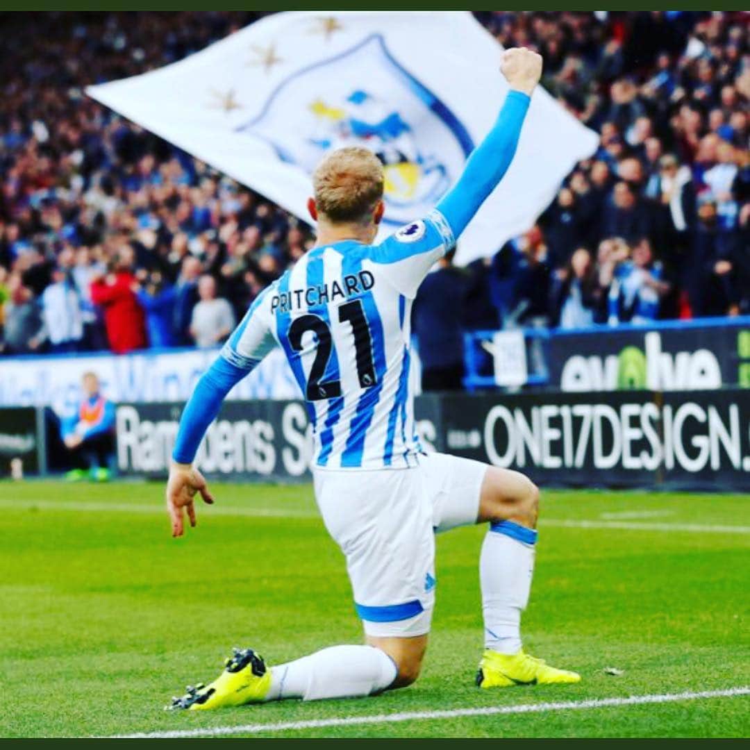 アレックス・プリチャードのインスタグラム：「Weekend ready ... ⚪️🔵」