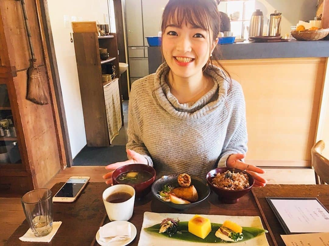 木村カレンさんのインスタグラム写真 - (木村カレンInstagram)「🍽 ずっと気になっていた #厩戸  さんにランチに行きました☺︎ . 県産の有機野菜を使った御膳は、 見た目も鮮やかで、 一品一品とても美味しかったです🍚 . ごはんおかわり無料なのも🤤 . 空き家をリノベーションしたお店も、 暖かい雰囲気で素敵でした✨ . . #山形ランチ#上山#上山市#厩戸#県産食材#有機野菜#マクロビオティック#山形#山形テレビ#アナウンサー#木村カレン」11月24日 20時12分 - karen_kimura__