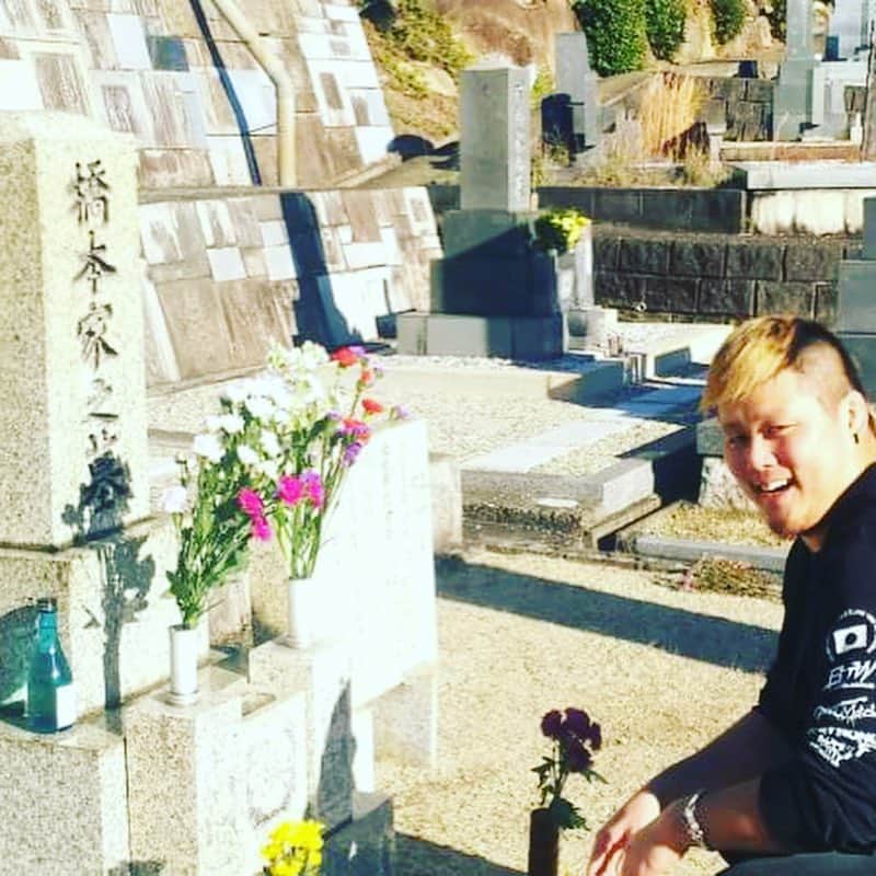 橋本大地さんのインスタグラム写真 - (橋本大地Instagram)「昼間にお墓行ってきました #橋本真也」11月24日 20時15分 - risingddt_daichi