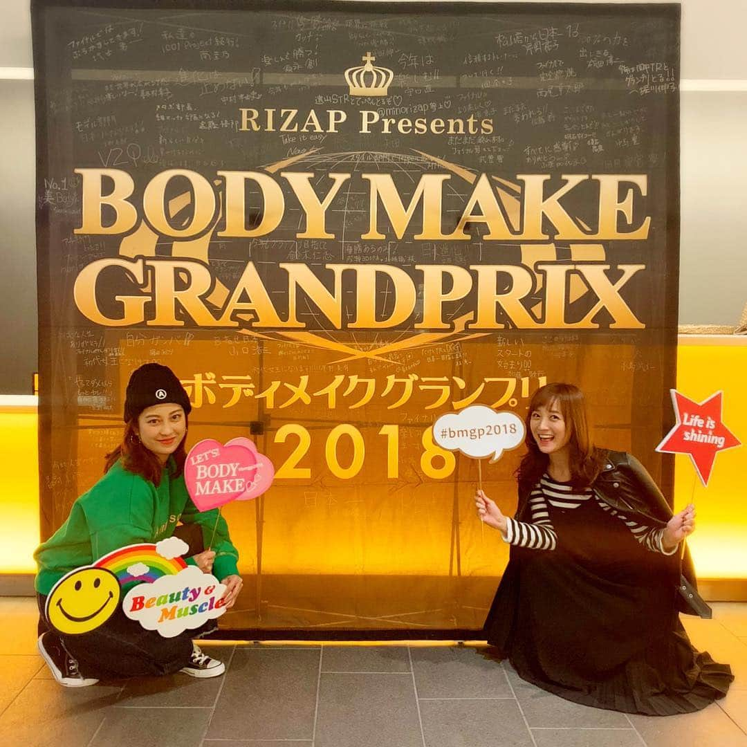 小松彩夏さんのインスタグラム写真 - (小松彩夏Instagram)「昨日は『BODY MAKE GRANDPRIX2018』に真実ちゃんと行ってきました★﻿ ﻿ 出場されている皆さんや、トレーナーの皆さんのパフォーマンスに刺激を頂き、早速RIZAPの予約をしました！！(笑)﻿ ﻿ 努力をしたみた皆さんは、キラキラ輝いてますね★﻿ ﻿ 私も頑張ろう！！﻿ ﻿ レスリーキーさんの写真展もとっても素敵でした。またいつか撮ってもらいたいなぁ。﻿ ﻿ #舞浜アンフィシアター #ボディメイクグランプリ #BMG #BMG2018 #BODYMAKEGRANDPRIX2018 #BODYMAKEGRANDPRIX #トレーニング #ジム #身体作り #健康 #ボディメイク #筋トレ#ワークアウト #ダイエット #腹筋 #腹筋女子 #abs #筋肉痛 #好き #インスタダイエット #fitness #bodymake #workout #training #gym #rizap #こまっする﻿ ﻿」11月24日 12時38分 - official_ayaka_502