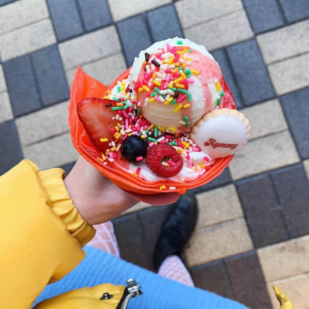 瀬戸あゆみさんのインスタグラム写真 - (瀬戸あゆみInstagram)「12/7 Limited @aymmy93 crepe🍓🌈🍨 12/7のラフォーレプライベートパーティ限定で食べられるAymmyクレープ作りました❤️ ヨーグルトアイスとベリーたちが爽やかなテイストです。 詳しくは→ @aymmy93 へ🇺🇸 わたしの爪もチョコレートカラースプレーでおそろい。 @chiekonakayama さんいつもありがとうございます😊 #aymmy #crepe  #なかやまちえこ」11月24日 13時42分 - setoayumi