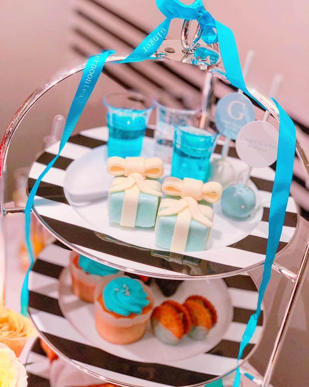 瀬口かなさんのインスタグラム写真 - (瀬口かなInstagram)「Afternoon tea💙 「ティファニーで朝食を」がテーマになっているアフタヌーンティー…💎奇跡的に空いてるのをクリさんが予約してくれて行けましたぁ😍可愛かった〜癒されました…😌💗 #青山カフェ #表参道カフェ #アフタヌーンティー #gingergardenaoyama」11月24日 14時19分 - seguchikana