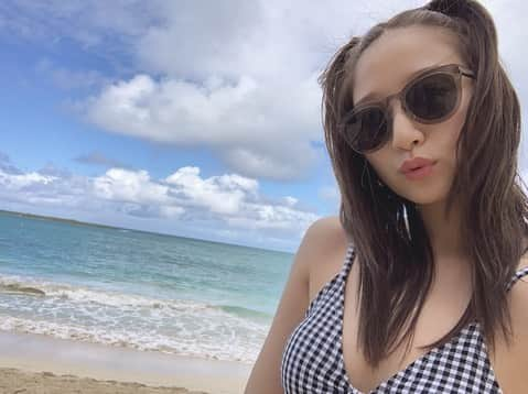 鹿沼憂妃さんのインスタグラム写真 - (鹿沼憂妃Instagram)「Hawaiiいってきました〜🌴 何気に初Hawaii🤙🌺✨ 写真なにからあげていけばいいのか 分からないのでとりあえず 水着＋風が強かったよ、とゆう写真。笑 #Hawaii #sea #beach #lanikaibeach #こんな寒い日に寒そうな水着姿すみません」11月24日 17時27分 - shika_0225