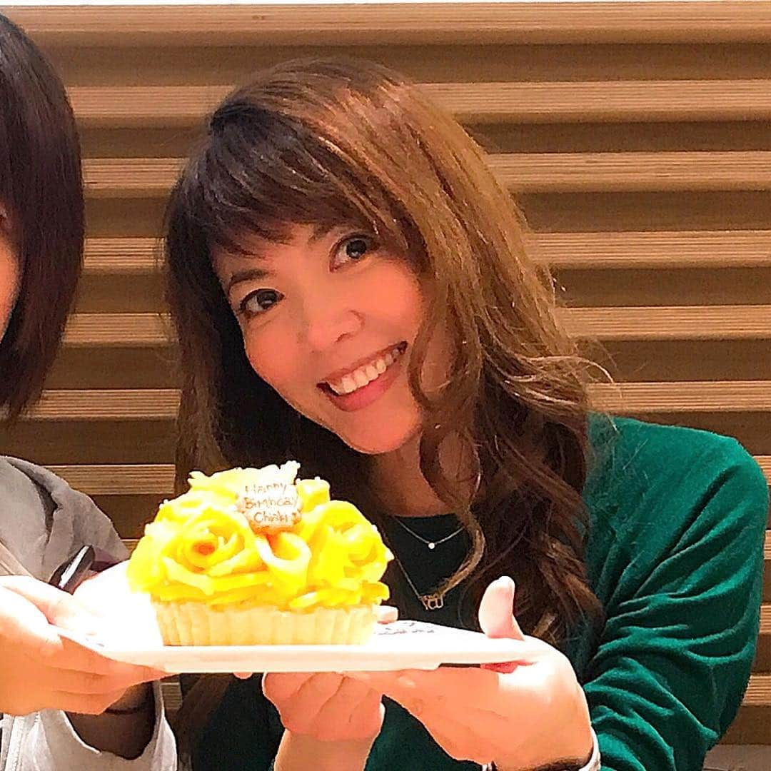 吉田千晃さんのインスタグラム写真 - (吉田千晃Instagram)「❤︎#suprisesuprise ❤︎ #地元の大親友 が #お祝いしてくれた  #早めのバースデー  #びっくりして #嬉しすぎて泣きました  #歳を取るのも悪くない  #今日も #楽しい1日を #進行中 😆🎉」11月24日 17時51分 - chiakiyoshida_